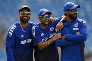 Gavaskar Calls for Yadav's Inclusion, Questions Middle Order After India's Test Defeat