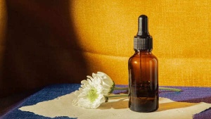 Hair Oil vs. Hair Serum: Which is the Right Choice for Your Hair? A Guide to Benefits and Uses