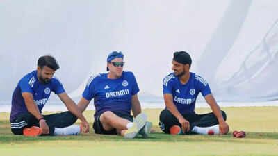 Arshdeep Singh and Akash Deep wrestle with coach Morne Morkel